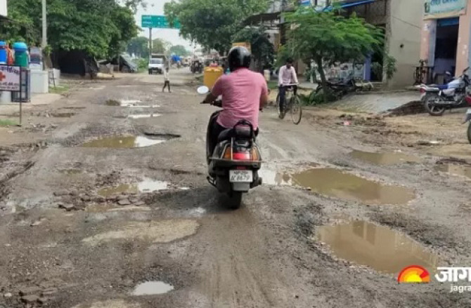 سڑکوں  کا غم بھی تو غم ہے!